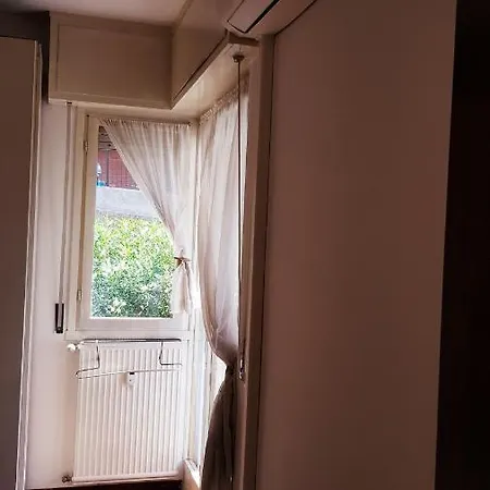 Apartman Private Garage,air Cond, Quite, Near Train Station *