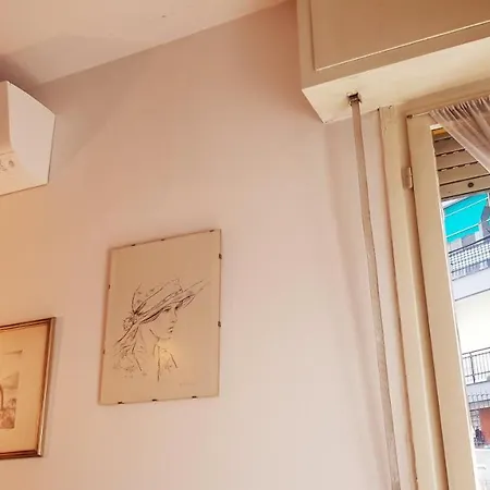 Private Garage,air Cond, Quite, Near Train Station *