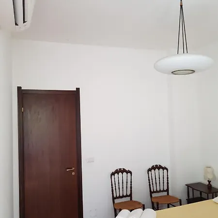 Private Garage,air Cond, Quite, Near Train Station Rapallo