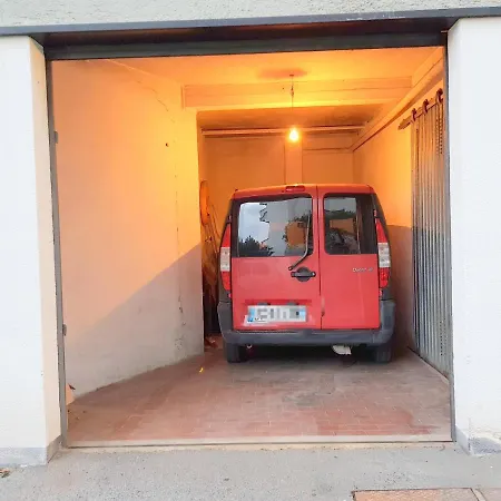Private Garage,air Cond, Quite, Near Train Station Apartman *