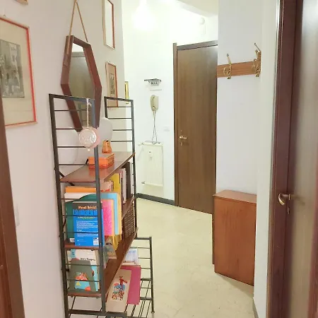 Private Garage,air Cond, Quite, Near Train Station *